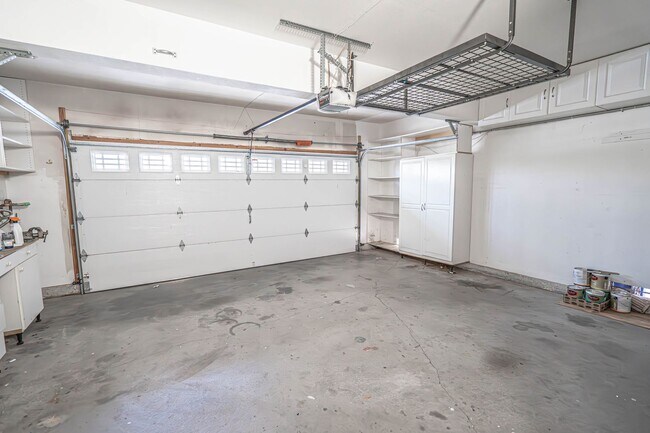 Building Photo - COMING SOON! 4 Bedroom Home for Rent in Santa Clarita!