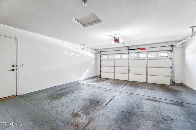 Building Photo - 41284 W Cahill Dr