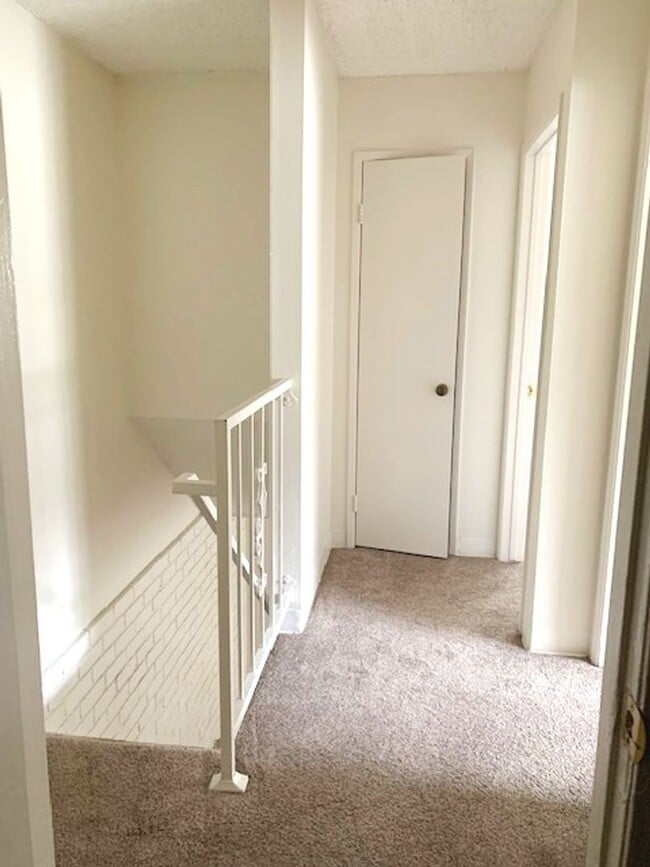 Building Photo - Charming 2-Story 2-Bedroom, 1-Bath Unit in...