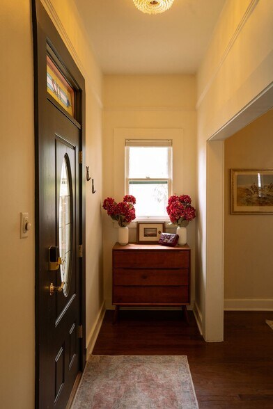 Building Photo - 112 E 16th St