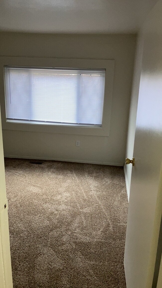 Building Photo - 105 Woodard Dr