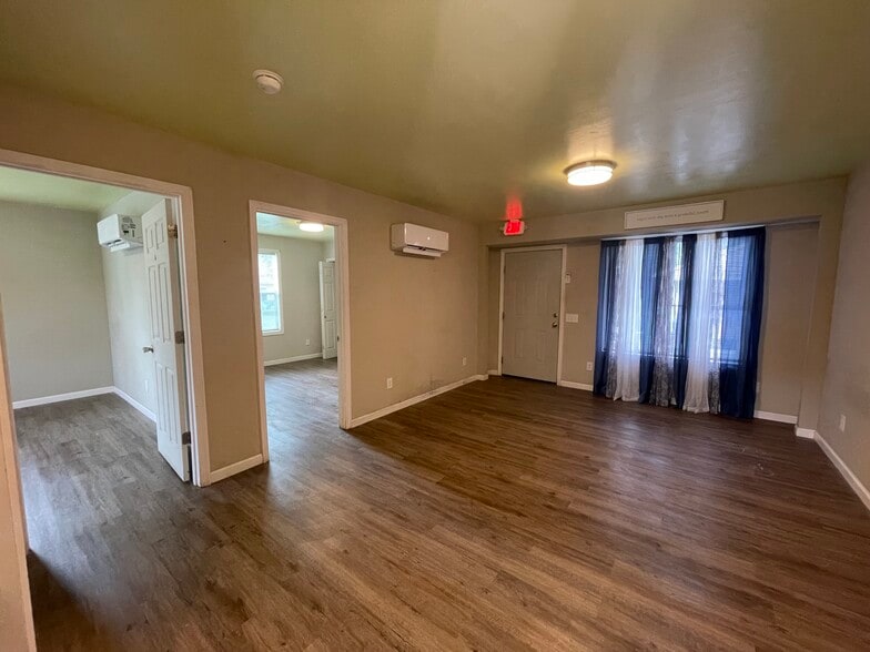 Building Photo - 206 Coles Ferry Pike