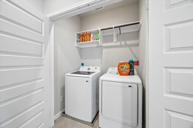 Building Photo - 9808 Rugged Oaks Dr
