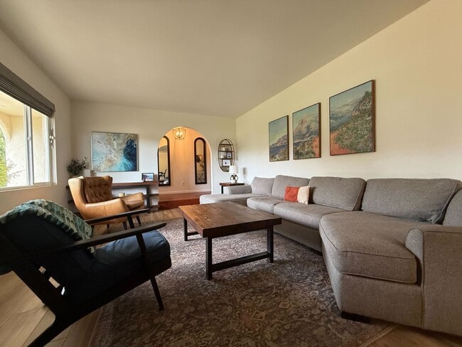 Building Photo - Coming availble soon!!! Tranquil Oak Hills...
