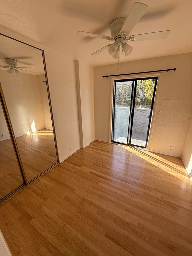 Building Photo - 3702-10 Crown Point Dr