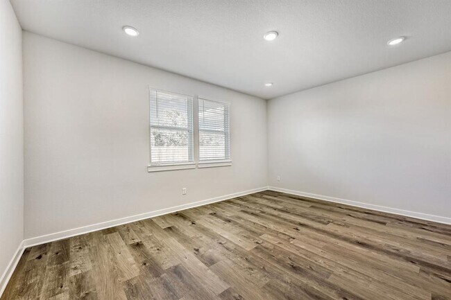 Building Photo - 3208 Canyon River Ln