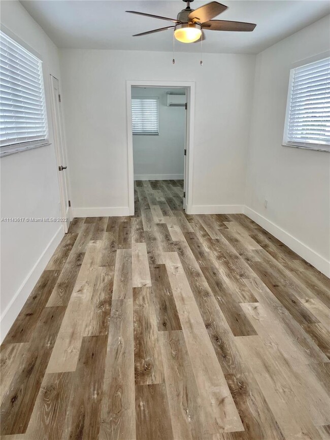 Building Photo - 6550 SW 37th St