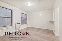 Building Photo - ~3 Weeks FREE~ Welcoming Studio with Conte...