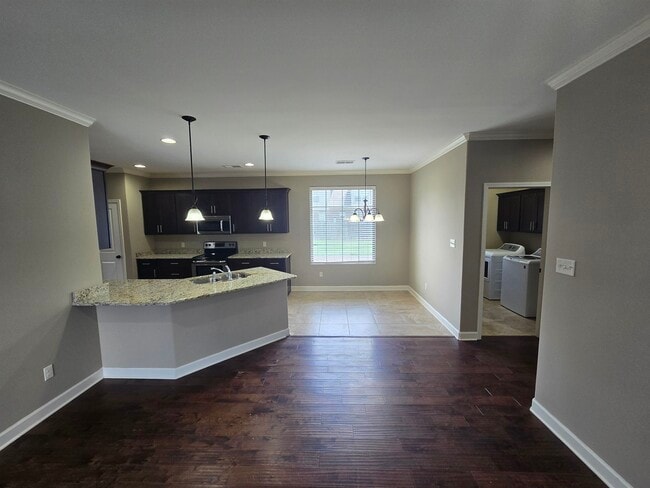 Building Photo - 8949 Poplar Pike