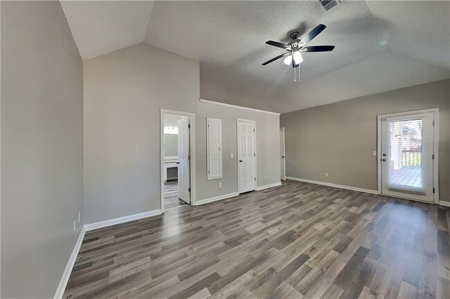 Building Photo - 390 Greenmont Cir