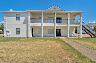 Building Photo - Beautiful 4 bed 4 bath