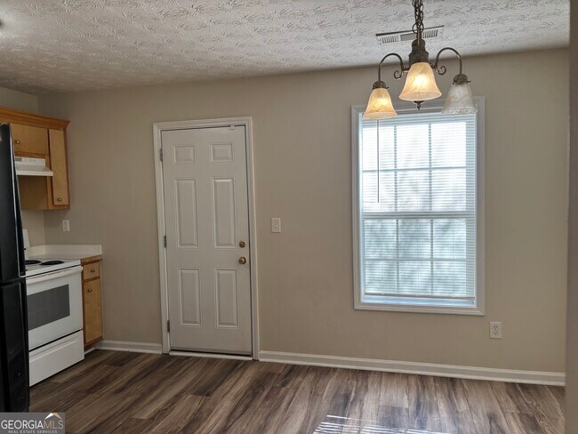 Building Photo - 97 Lily Dr