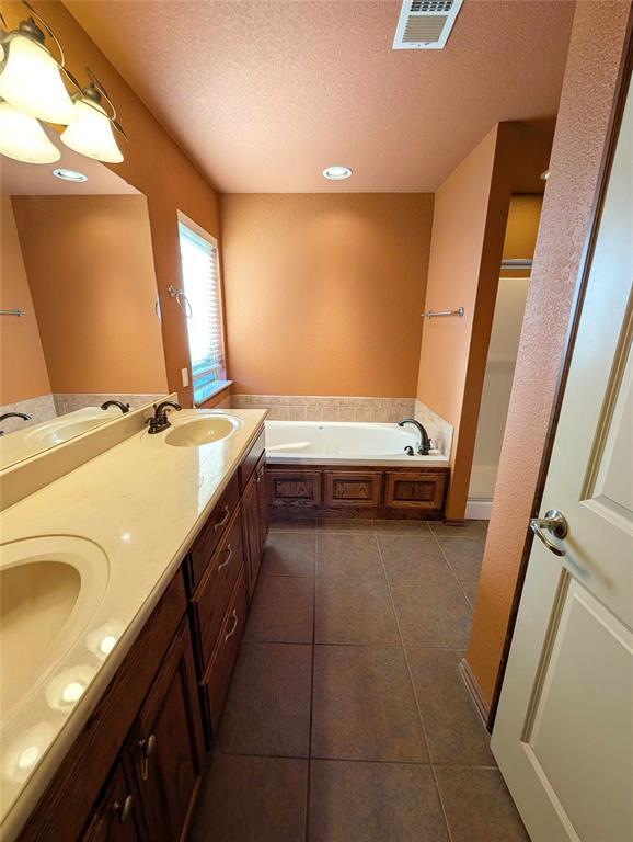 Building Photo - 609 Sally Ct