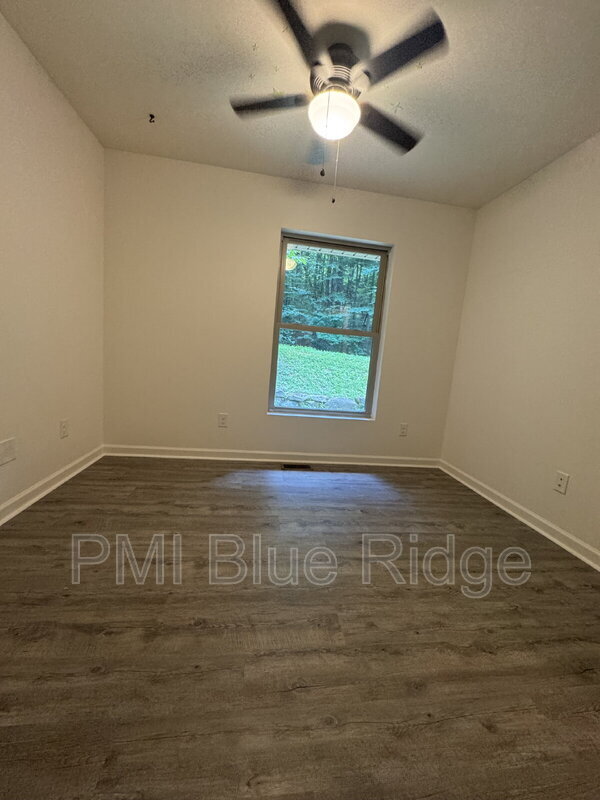 Building Photo - 46 Madison Heights Dr