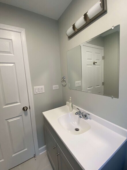 Building Photo - 7659 W Sunset Dr