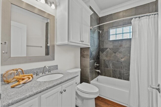 Building Photo - 2727 E Bayshore Dr