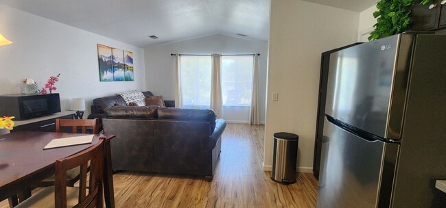 Building Photo - 4190 Hillside Ct