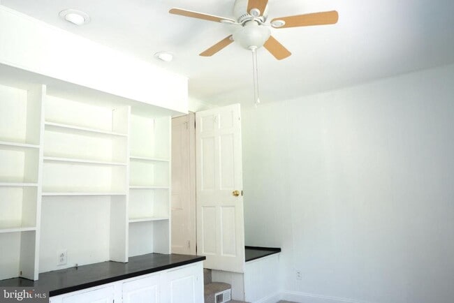 Building Photo - 252 Crosshill Rd