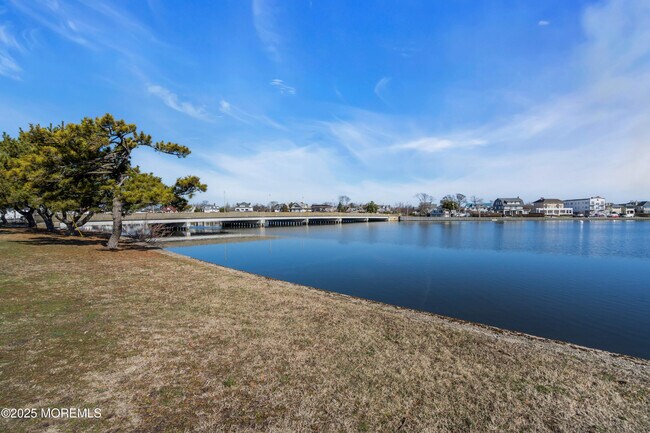 Building Photo - 306 Deal Lake Dr