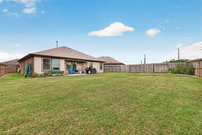 Building Photo - 811 Petunia Falls Ln
