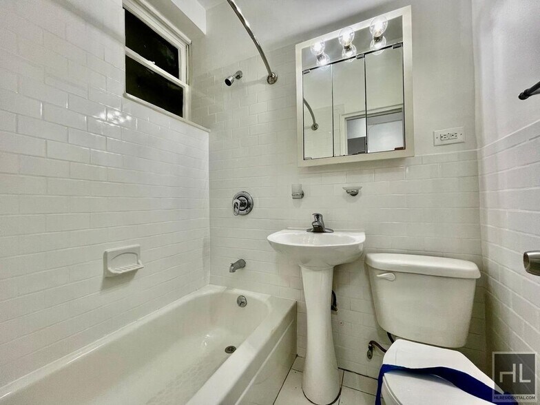 Building Photo - EAST 89 St