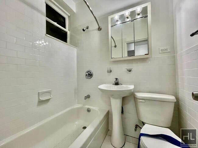 Building Photo - EAST 89 St