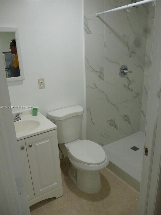 Building Photo - 4611 SW 19th St