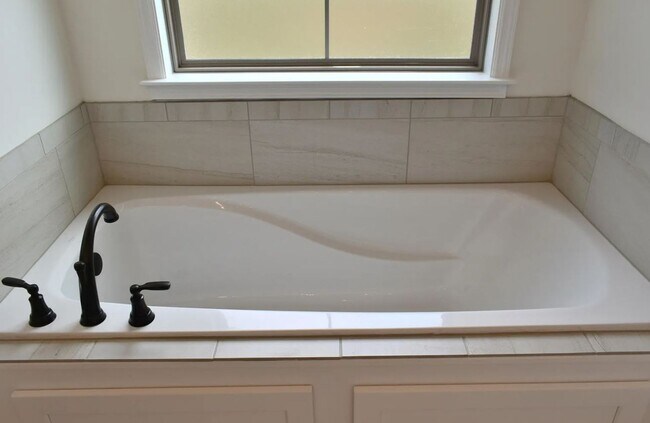 Building Photo - Rental in Ooltewah - 3 Bedrooms + Finished Basement