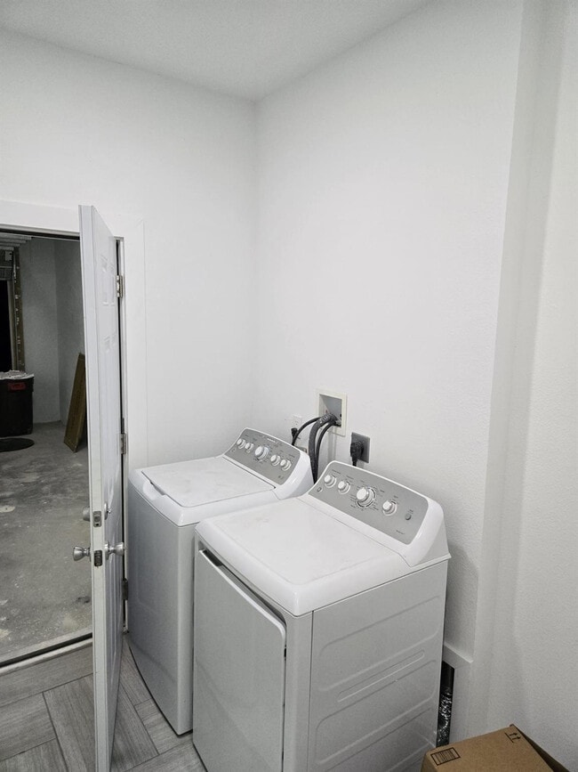 Building Photo - 239 Ave Del Centro