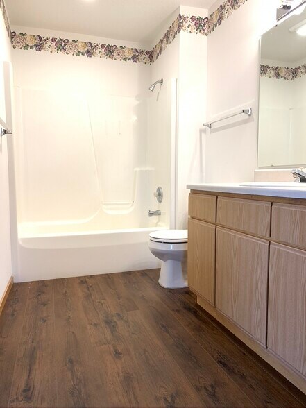 Building Photo - 3470 Parkwild Dr