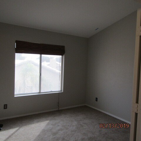 Building Photo - Gorgeous home with upgrades and move in ready
