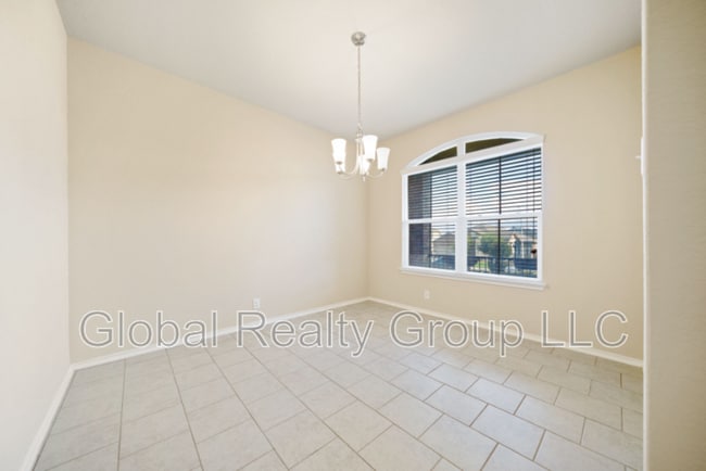 Building Photo - 717 Smooth Wine