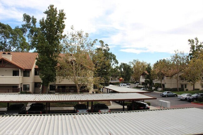 Building Photo - 8313 Vineyard Ave