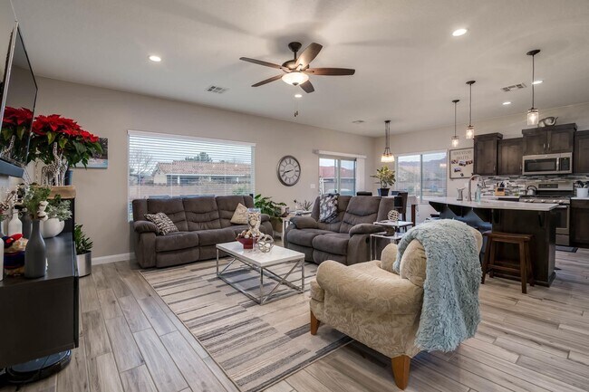 Building Photo - Red Mountain Jewel!  WITH SOLAR PANELS!!