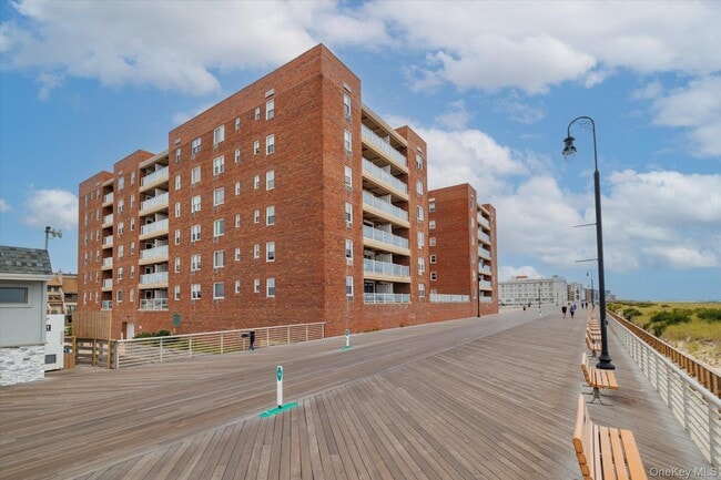 Building Photo - 370 W Broadway