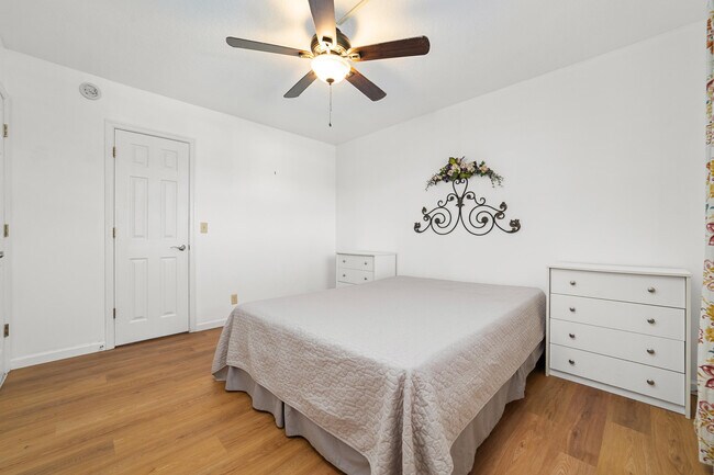 Building Photo - 230 NE 26th Ave