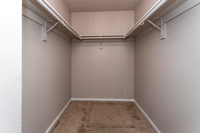 Building Photo - Inviting 2-Bed, 2-Bath in a Quiet 6-Plex