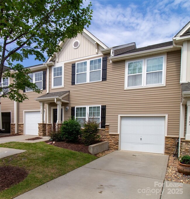 Building Photo - 824 Summerlake Dr