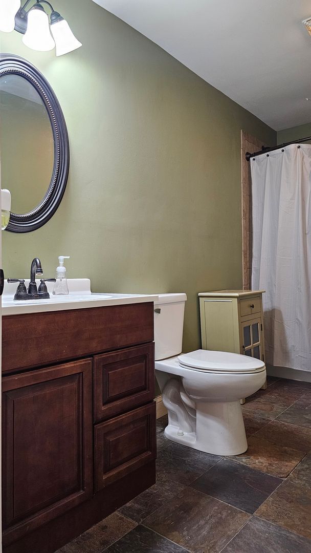 Building Photo - UPDATED BEAUTIFUL 3 BEDROOM/2 BATH