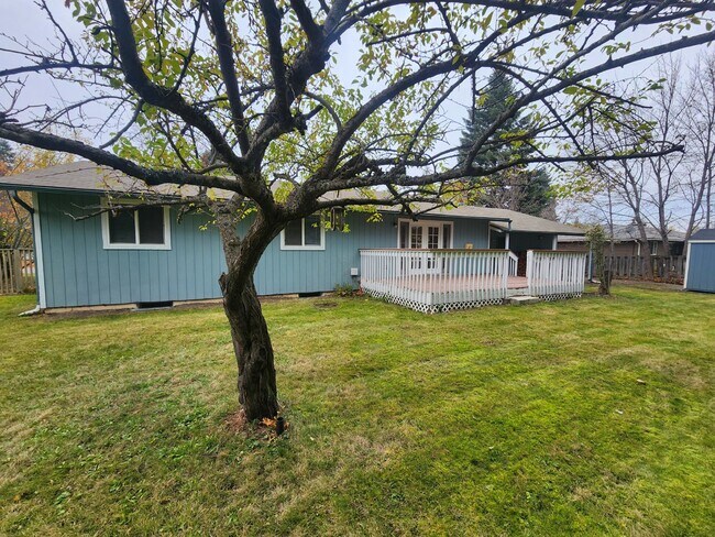 Building Photo - Very Large 3BR, 3BTH Near Black Bay Park in Post Falls