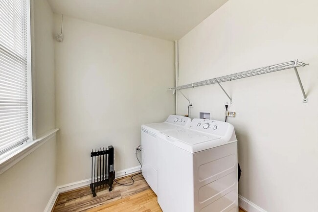 Building Photo - 137 R St NE