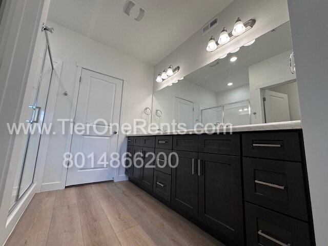 Building Photo - Move-in special:  First month's rent free!