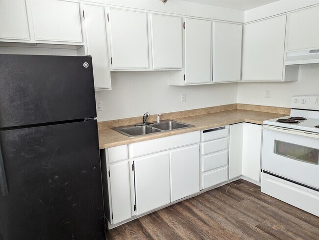 Building Photo - 1485 Benton St