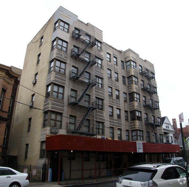 Primary Photo - 320 E 197th St