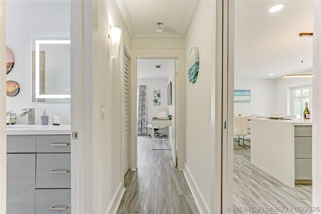 Building Photo - 16643 Redwood Way