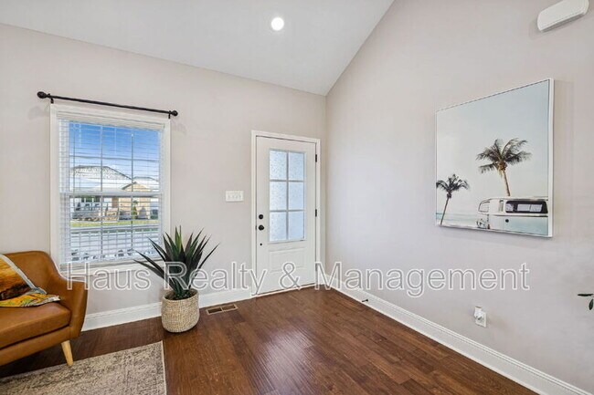 Building Photo - 207 Bedford Ct