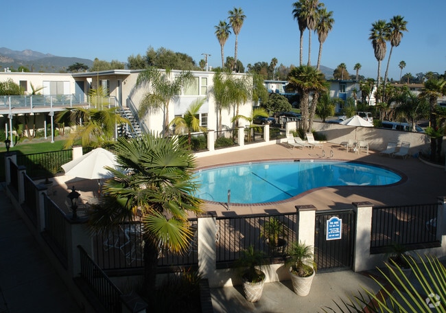 Building Photo - La Cabana
