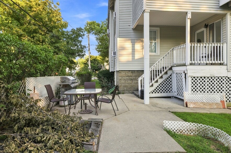 Building Photo - 99 Thorndike St