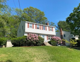 Building Photo - 17 Circle Rd