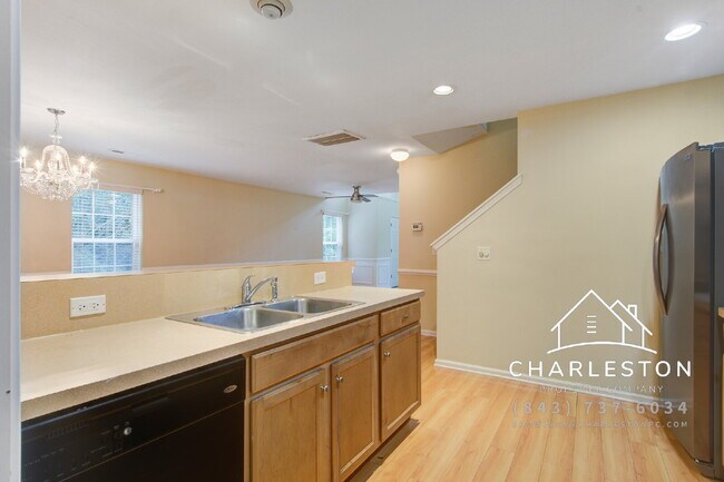Building Photo - 2457 Scholar Ln
